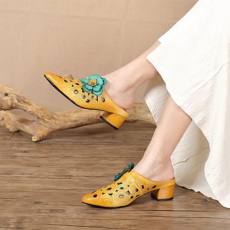 Price Smash Retro Style Leather Pointed-Toe Slippers For Women Block Heels With Flowers Details in Camel